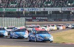 Команда Chevrolet занимает сразу три призовых места в Японии. 